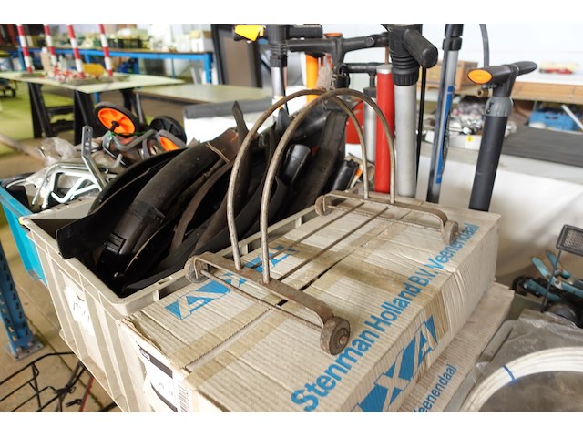 Groot lot fietsmateriaal - afbeelding 17 van  59