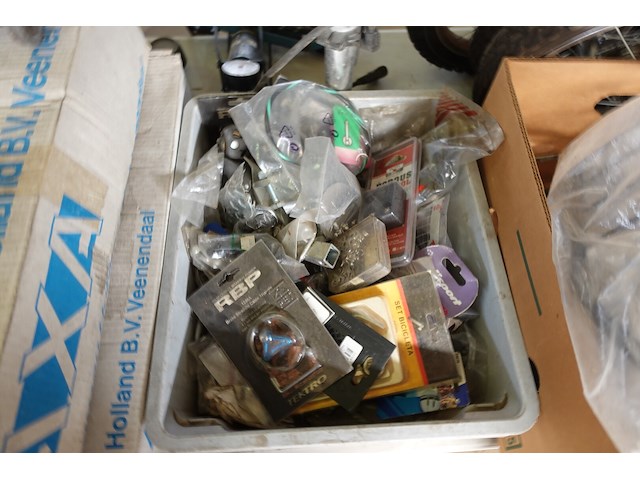 Groot lot fietsmateriaal - afbeelding 20 van  59