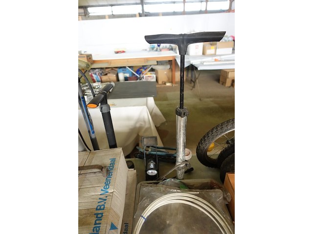 Groot lot fietsmateriaal - afbeelding 21 van  59