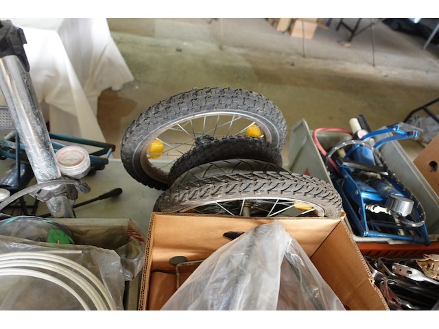 Groot lot fietsmateriaal - afbeelding 23 van  59