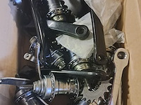 Groot lot fietsonderdelen met 2 vorken,bellen,stuurpennen,torpedo's,crankstellen,remhendels en manivillen - afbeelding 5 van  6