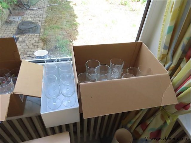 Groot lot gemend oa glazen, bestek, brillen, enz. volgens foto - afbeelding 5 van  6