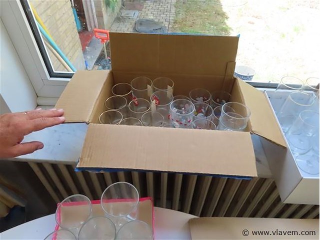 Groot lot gemend oa glazen, bestek, brillen, enz. volgens foto - afbeelding 6 van  6
