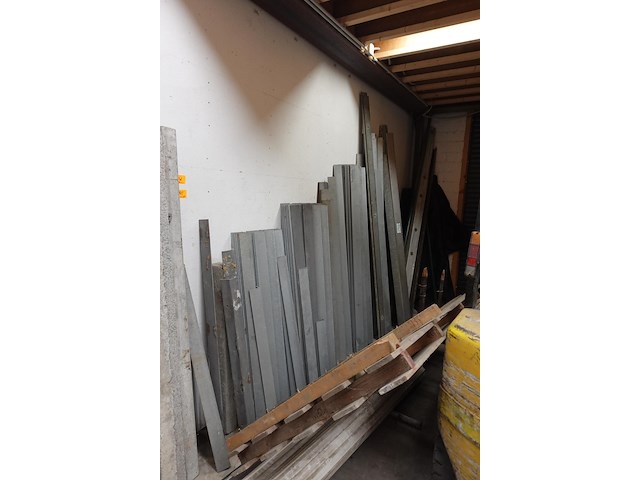 Groot lot hoekprofielen rvs - afbeelding 1 van  9