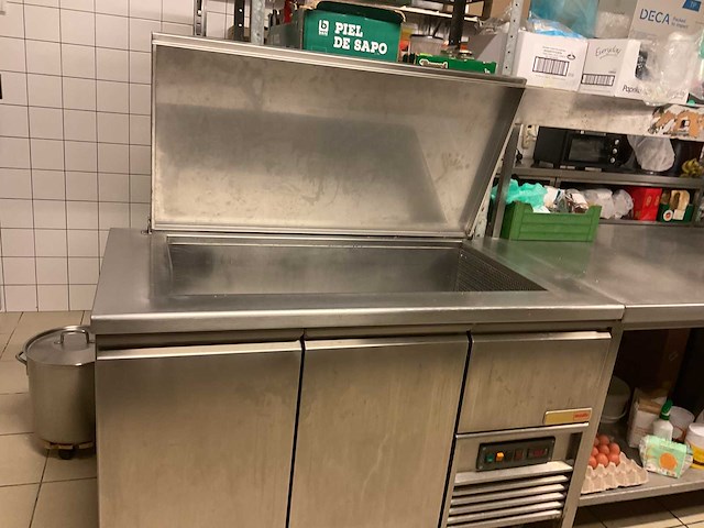 Groot lot horecamateriaal / stopzetting restaurant inboedel - afbeelding 3 van  16