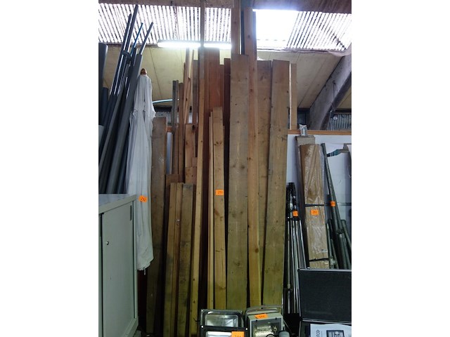 Groot lot hout - afbeelding 1 van  1