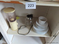 Groot lot in de kast, oa glazen, borden enz - afbeelding 3 van  7