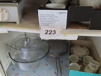 Groot lot in de kast, oa glazen, borden enz - afbeelding 7 van  7