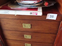 Groot lot in de kast volgens foto's - afbeelding 4 van  4