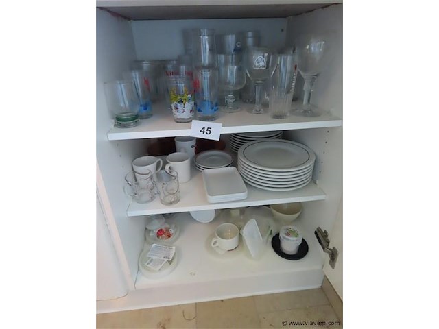 Groot lot in de keuken volgens foto's - afbeelding 1 van  10