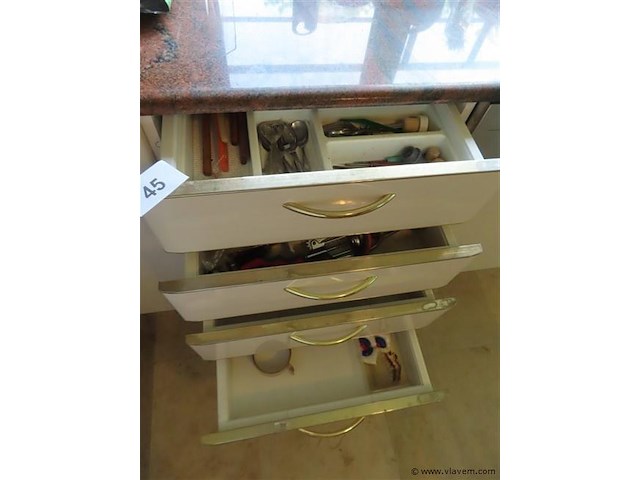Groot lot in de keuken volgens foto's - afbeelding 5 van  10