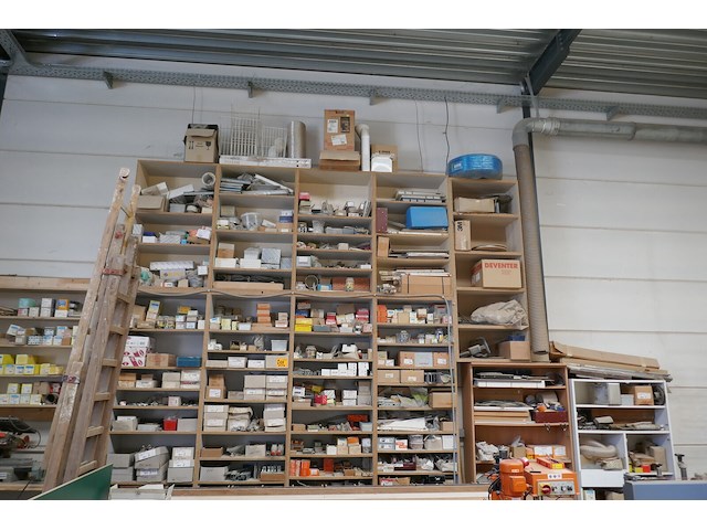 Groot lot inhoud rek ( zie fotos ) - afbeelding 1 van  8