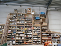 Groot lot inhoud rek ( zie fotos ) - afbeelding 1 van  8