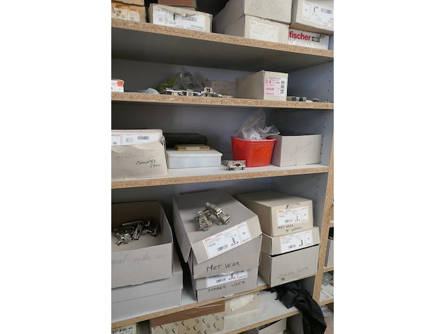Groot lot inhoud rek ( zie fotos ) - afbeelding 2 van  8