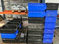 Groot lot kunststof magazijn opbergbakjes