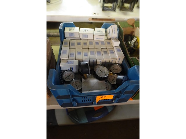 Groot lot manometers - afbeelding 1 van  3