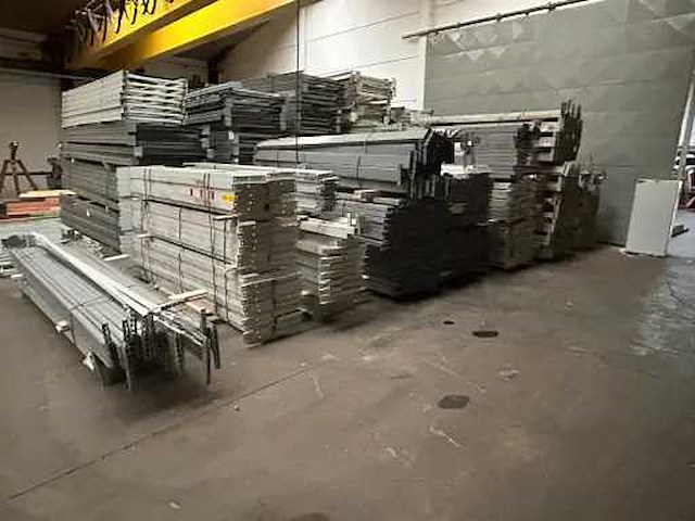 Groot lot palletstelling - afbeelding 1 van  10