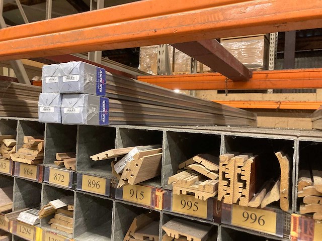 Groot lot profielen en plinten met organisatie systeem - afbeelding 3 van  21