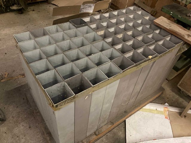 Groot lot profielen en plinten met organisatie systeem - afbeelding 13 van  21