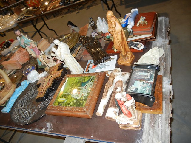 Groot lot religieuze beelden en kaders - afbeelding 1 van  2