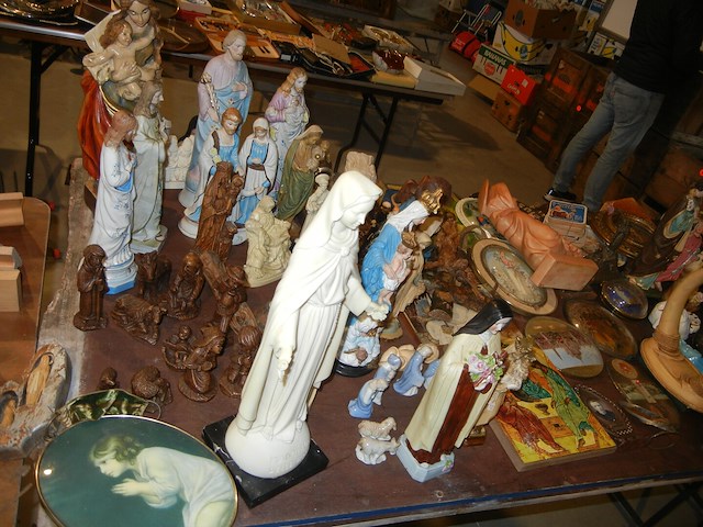 Groot lot religieuze beelden en kaders - afbeelding 2 van  2