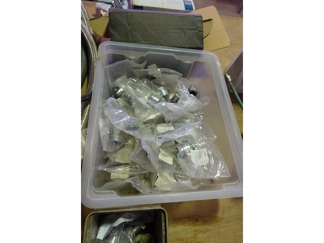 Groot lot sanitair - afbeelding 12 van  20