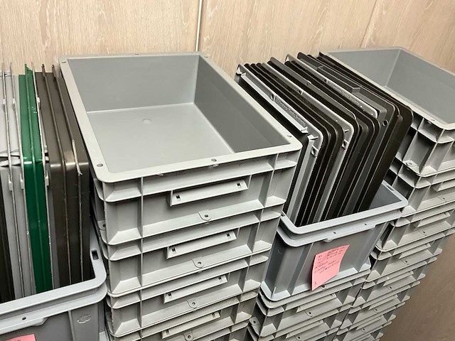 Groot lot stapelbare bakken (euroboxen) (42x) - afbeelding 3 van  5