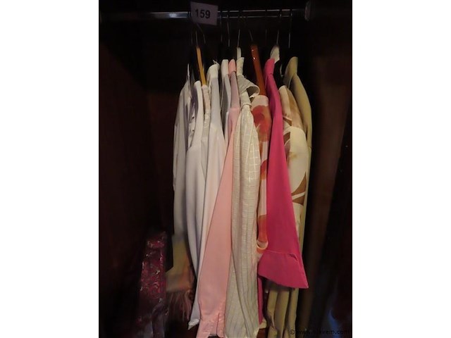 Groot lot textiel in de kast - afbeelding 3 van  5