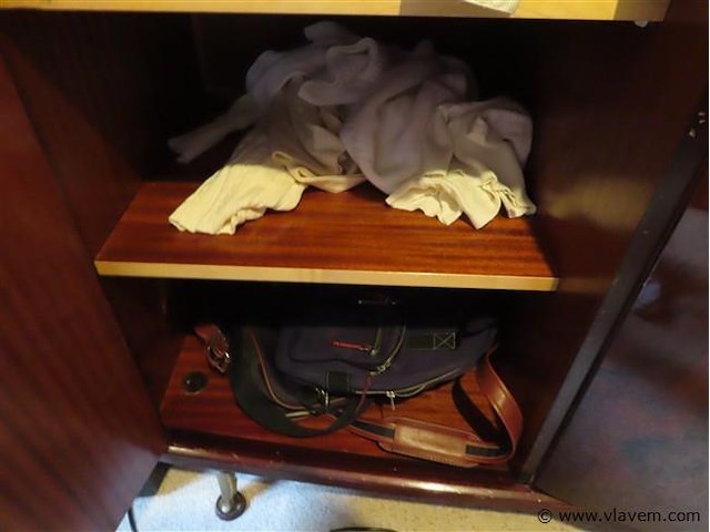 Groot lot textiel in de kast - afbeelding 4 van  5