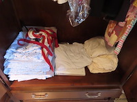 Groot lot textiel volgens foto's - afbeelding 2 van  11