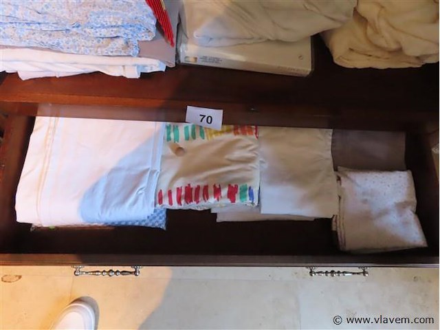 Groot lot textiel volgens foto's - afbeelding 3 van  11