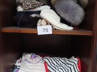 Groot lot textiel volgens foto's - afbeelding 8 van  11