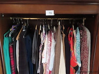Groot lot textiel volgens foto's - afbeelding 11 van  11