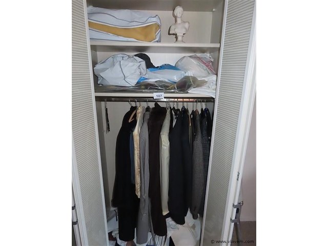 Groot lot textiel volgens foto's - afbeelding 1 van  3