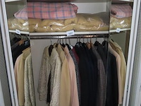Groot lot textiel volgens foto's - afbeelding 2 van  3