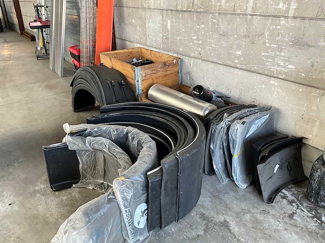 Groot lot trailer vrachtwagen trucksmateriaal - afbeelding 12 van  22