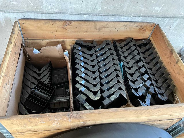 Groot lot trailer vrachtwagen trucksmateriaal - afbeelding 7 van  7