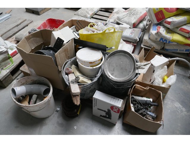 Groot lot van diverse werkmaterialen en gereedschap - afbeelding 1 van  19