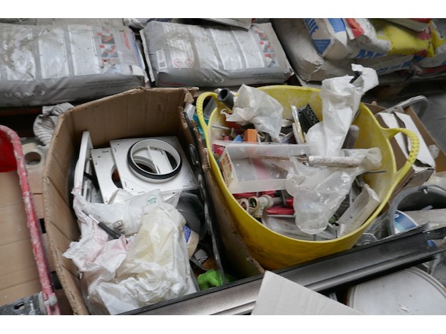 Groot lot van diverse werkmaterialen en gereedschap - afbeelding 12 van  19