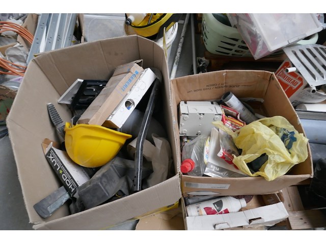 Groot lot van diverse werkmaterialen en gereedschap - afbeelding 13 van  19