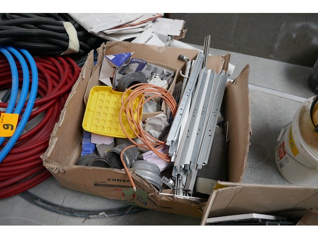 Groot lot van diverse werkmaterialen en gereedschap - afbeelding 14 van  19