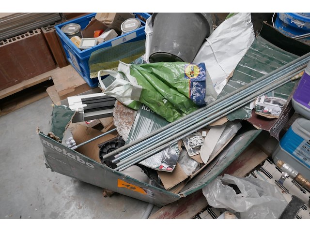 Groot lot van diverse werkmaterialen en gereedschap - afbeelding 18 van  19