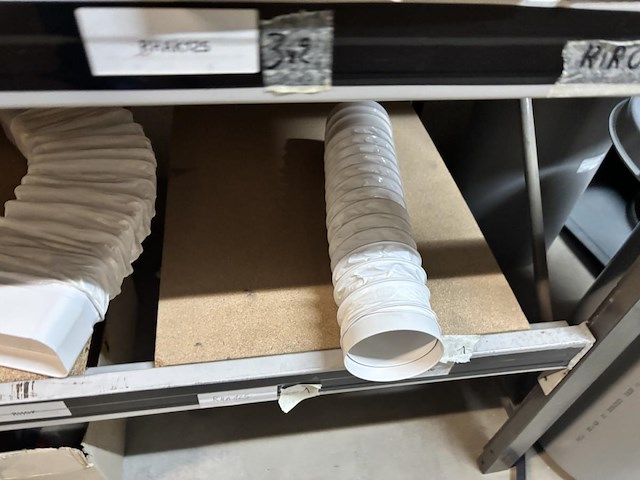 Groot lot ventilatie w.o. roosters/ontluchting/doorvoeren - afbeelding 2 van  21