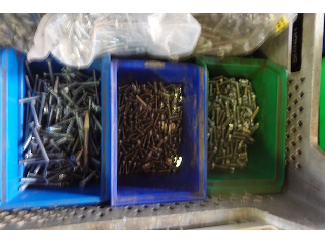 Groot lot verschillende bouten, moeren en vloten - afbeelding 3 van  14