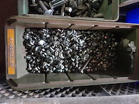 Groot lot verschillende bouten, moeren en vloten - afbeelding 9 van  14