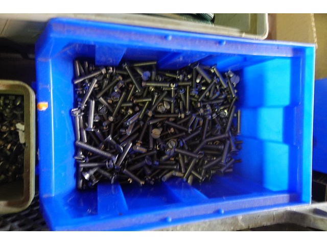 Groot lot verschillende bouten, moeren en vloten - afbeelding 10 van  14