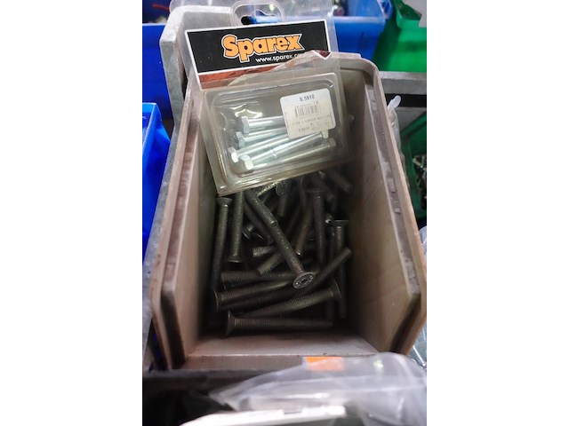 Groot lot verschillende bouten, moeren en vloten - afbeelding 11 van  14