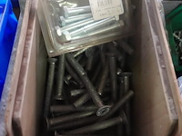 Groot lot verschillende bouten, moeren en vloten - afbeelding 11 van  14