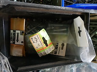 Groot lot verschillende bouten, moeren en vloten - afbeelding 12 van  14