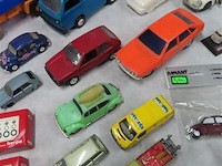 Groot lot volgens foto's - afbeelding 3 van  5